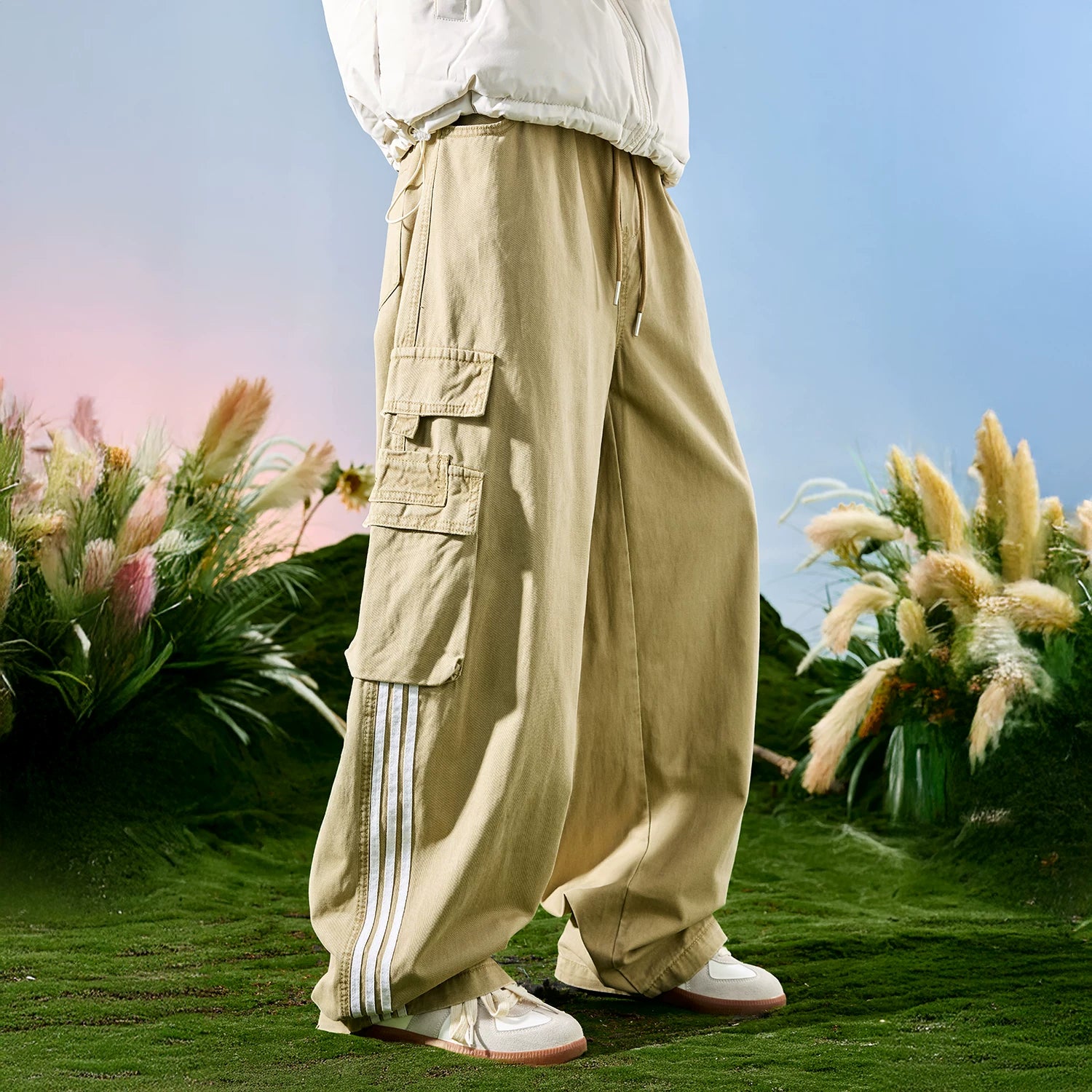 Nuthink American retro sports casual pants with wide legs and multiple pockets, spliced pants with three stripes for men, spring 2026
