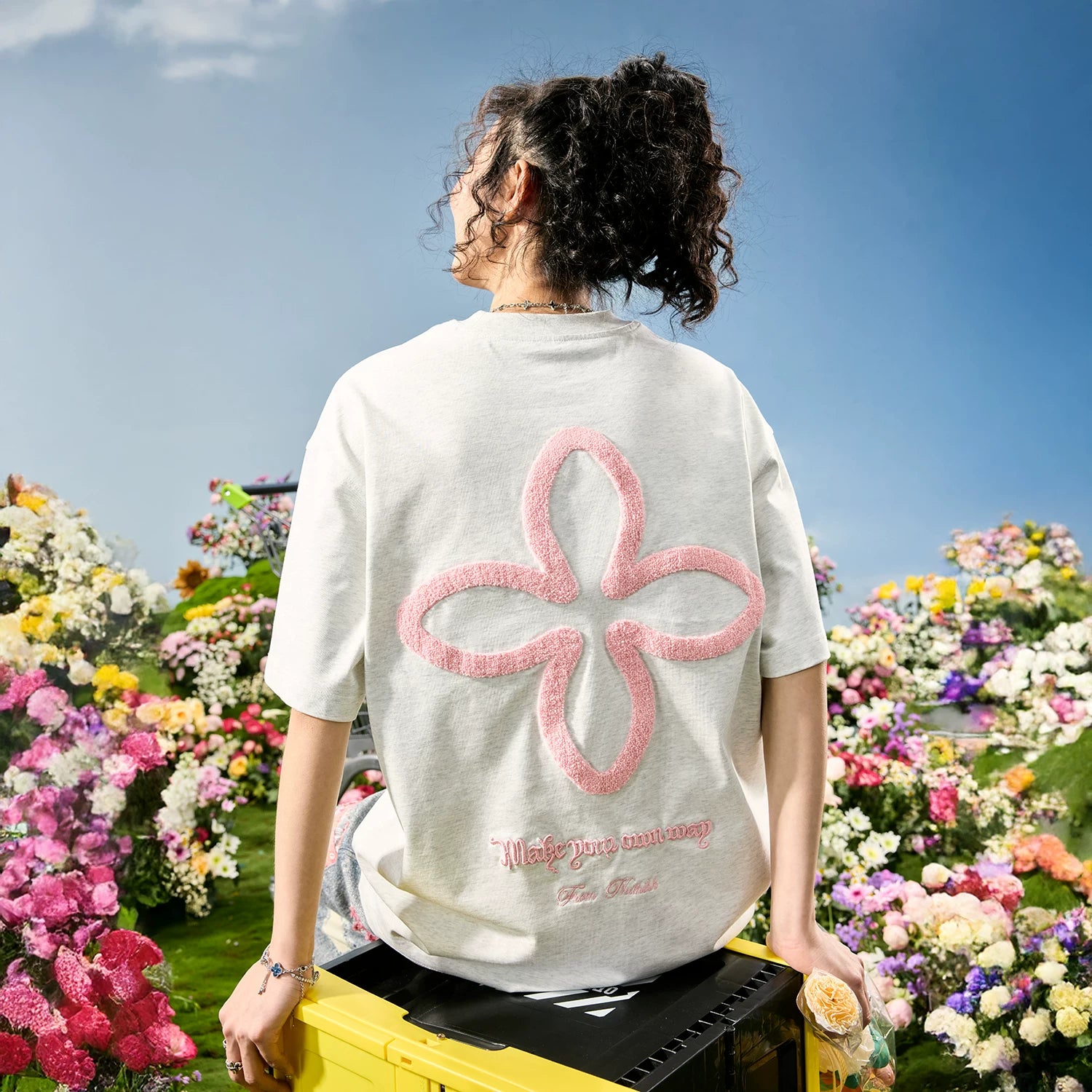 Nuthink American Trendy Four Leaf Clover Embroidered Letter Short Sleeve T-shirt Dopamine Men and Women 2026 Summer New Collection